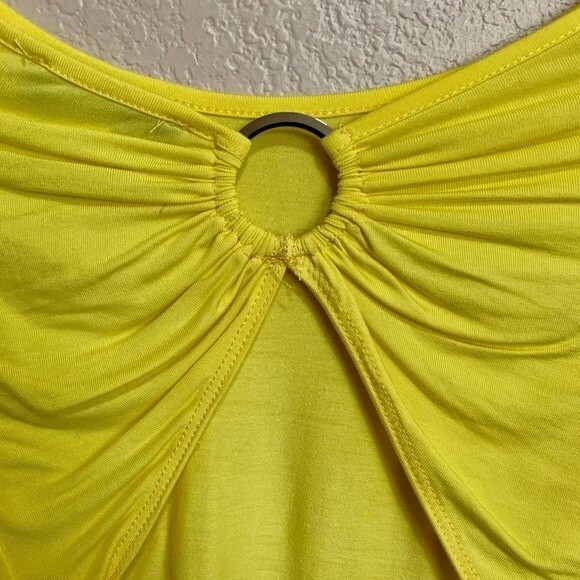 Toska yellow crop top long sleeve back cut out with metal ring top size M - Picture 3 of 6